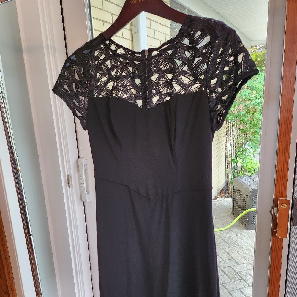 Classy Black Bodycon Dress with Sweetheart Neckline and Illusion Top